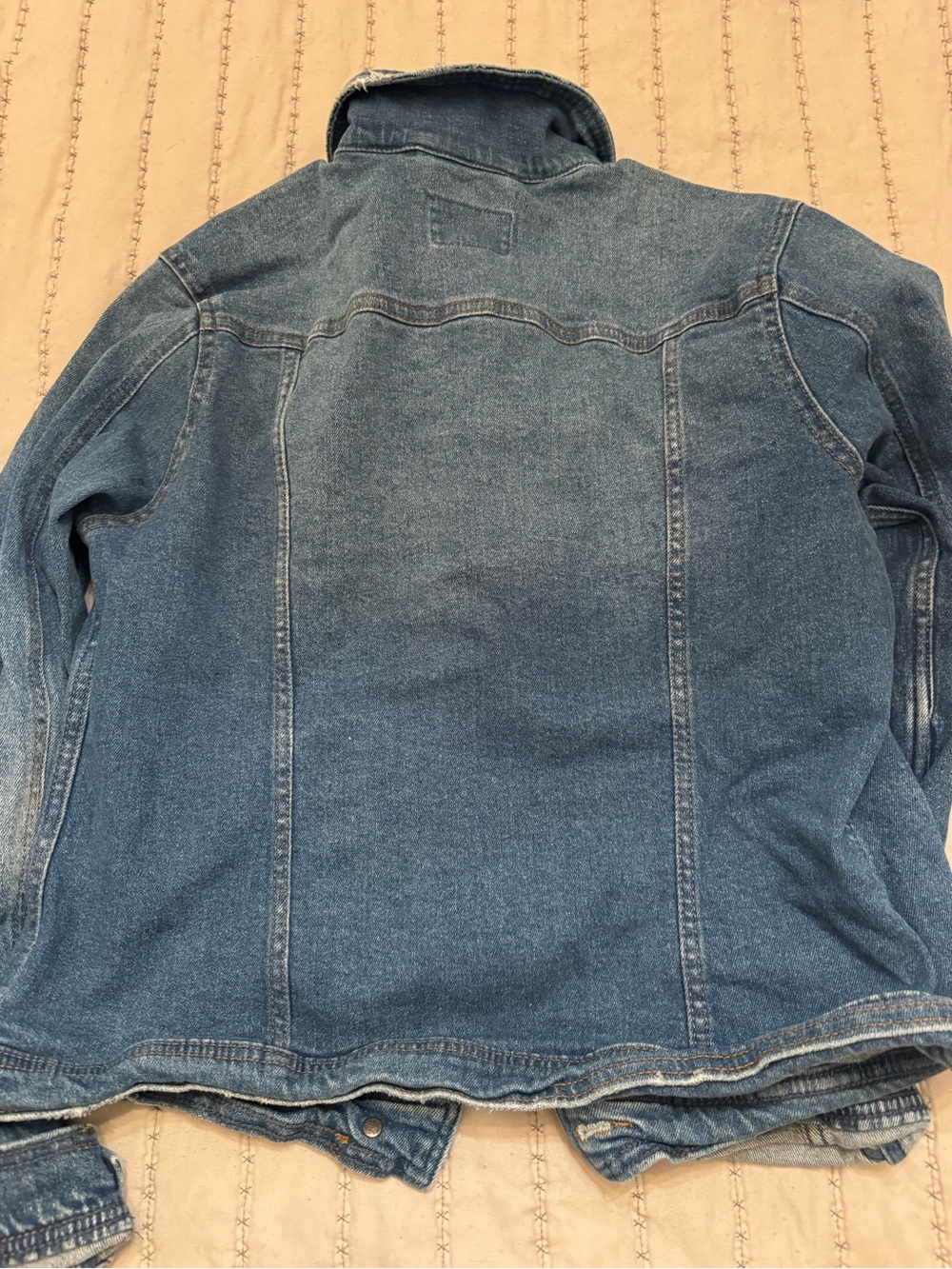 0052Classic Denim Jacket in Medium Blue - Picture 4 of 4